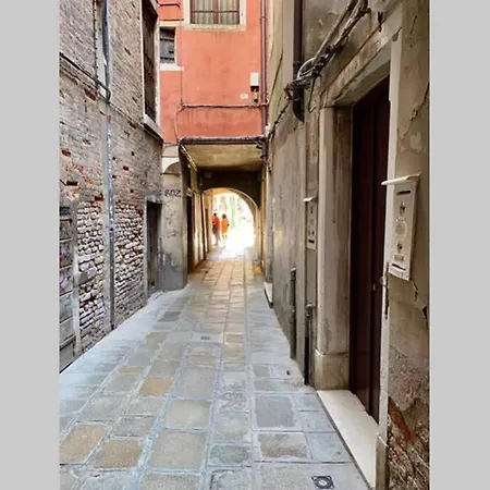 Ca' Silvestro Penthouse With Private Rooftop Apartment